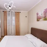 R&b Center * 티라나