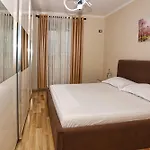 아파트 R&b Center 티라나