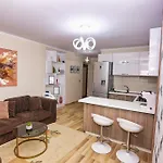 아파트 R&b Center 티라나