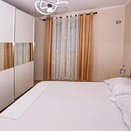 R&b Center Apartment *
