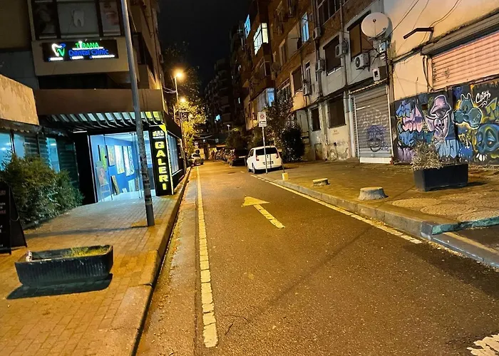 R&b Center 地拉那